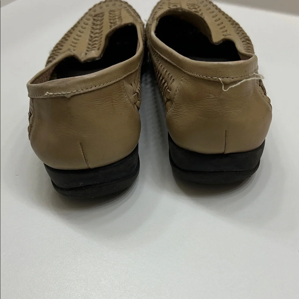 Covington Women's Woven Tan / Taupe Leather Flats, size 9